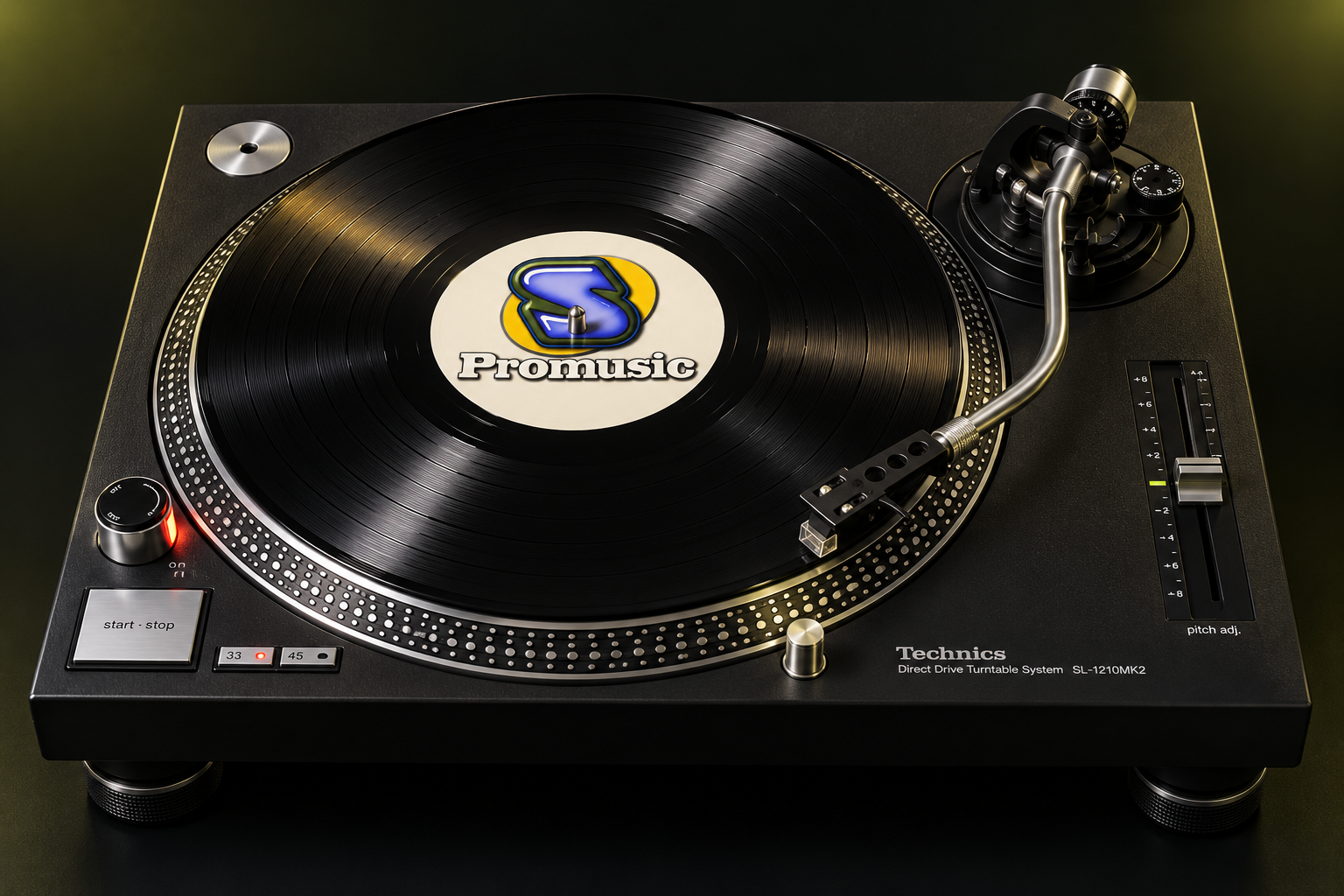 Illustrazione di un giradischi Technics SL-1210 con il logo Promusic al centro del disco
